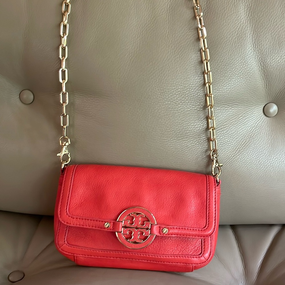 Tory Burch orange and gold purse 👛